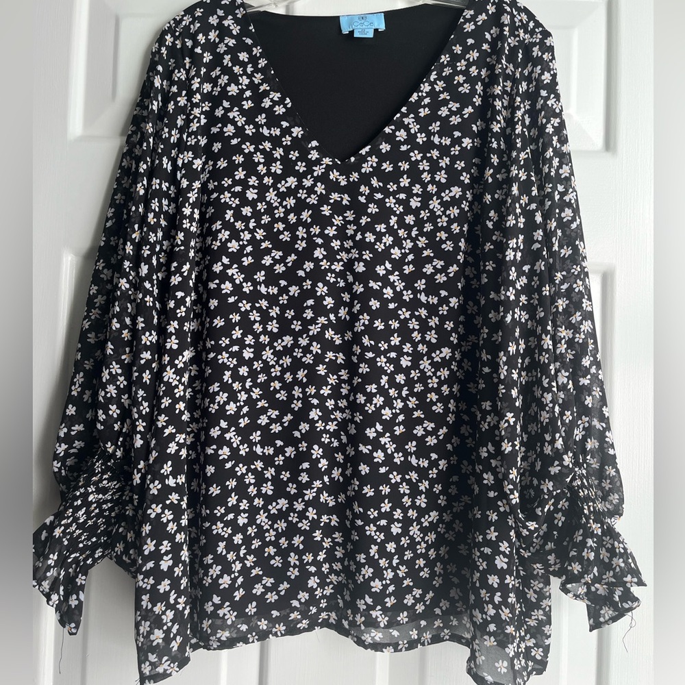 CeCe Long sleeve blouse Size 2x Flower Print